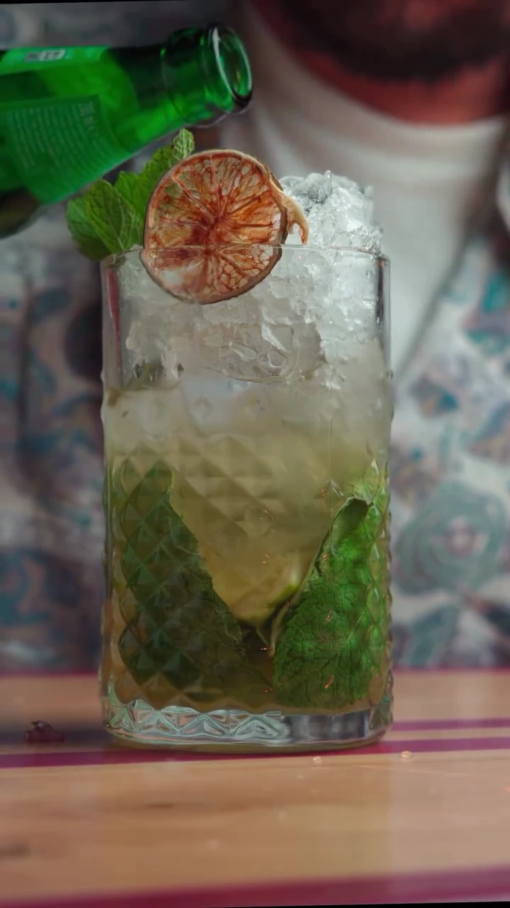 Mojito de Ohana con lima quemada
